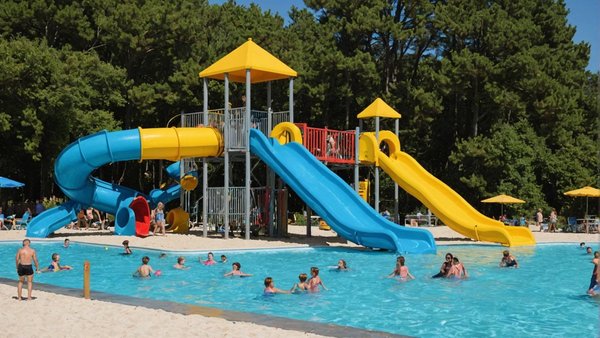 Découvrez le parc aquatique de camping bretagne le cabellou